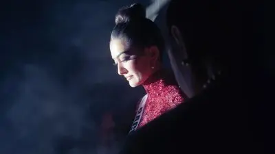 A Queen’s Runway_backdropimg