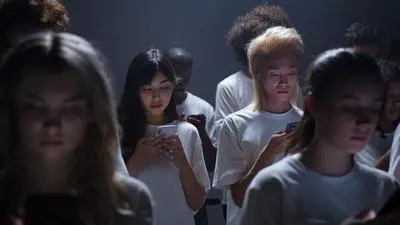 Apple: The Trillion Dollar Betrayal_backdropimg