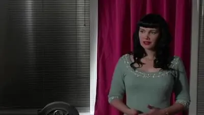 Bettie Page: Dark Angel_backdropimg