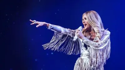 Carrie Underwood: Reflection_backdropimg