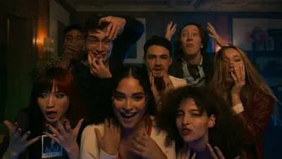 İçinde Kim Var?_backdropimg