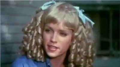 Dinah East_backdropimg