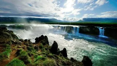 Iceland: On Top of the World_backdropimg