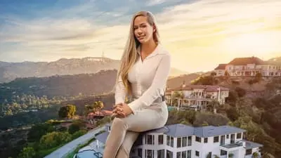 Kendra Sells Hollywood_backdropimg