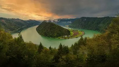 The Danube_backdropimg