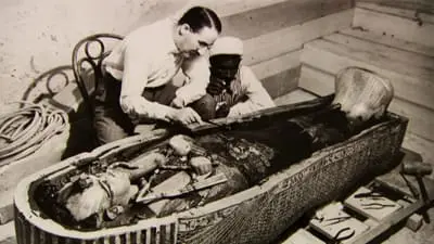 The Man Who Shot Tutankhamun_backdropimg